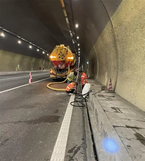 定西隧道排水渠清淤